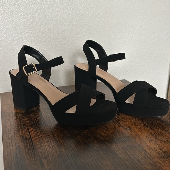 Delicious 2 1/2 inch Platform Sandal Heel - Picture 3 of 6